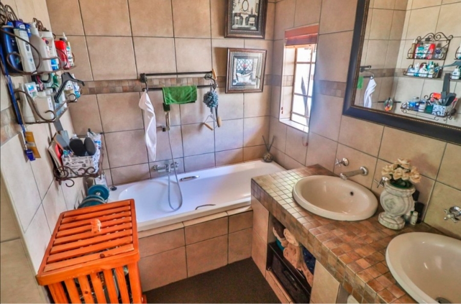 3 Bedroom Property for Sale in Flamwood North West